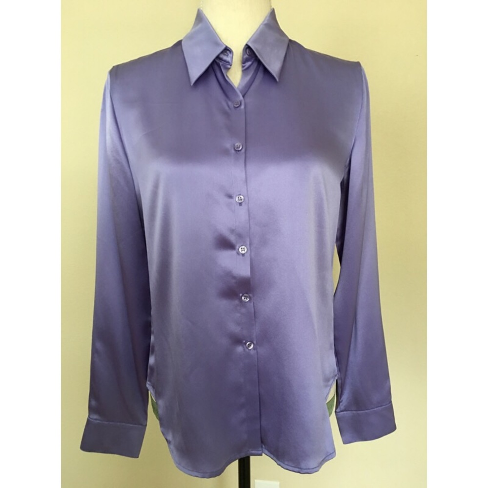 💐⭐️ Beautiful, retro, shiny, lavender blouse. NWT